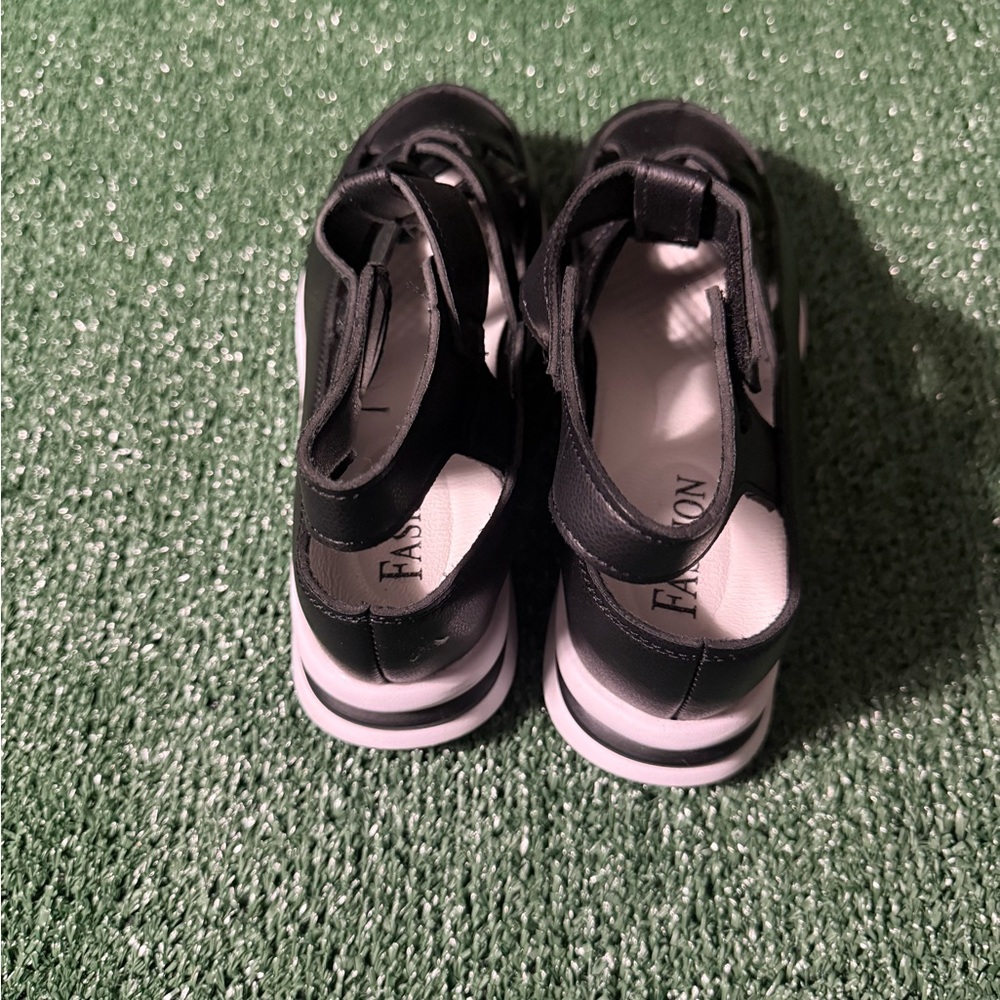 Elegant Black Women's Sandals - Picture 6 of 6